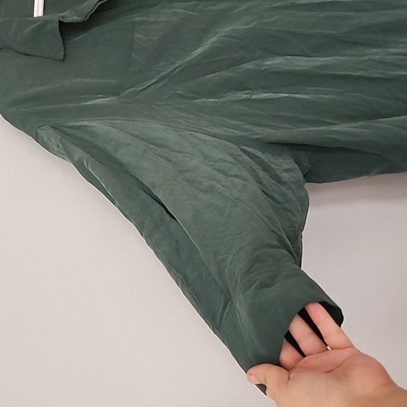 Weekday oversized green velvet dress - Picture 3 of 4